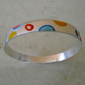 Flat Bangle with Colored Semicircles