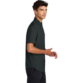 Mercer+Mettle MM2006 Short Sleeve UV Capital Tech Shirt - Deep Black Triangle Print
