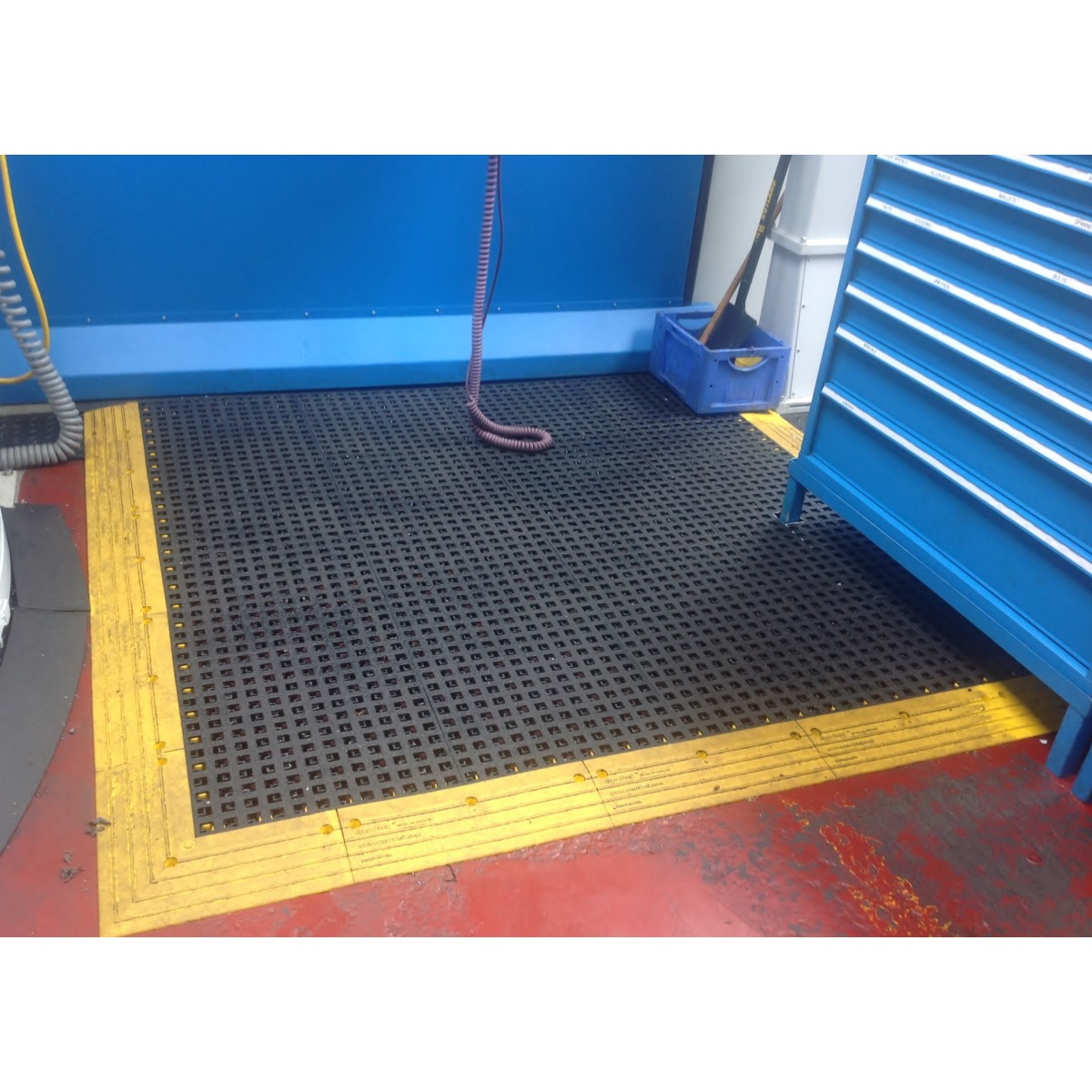 Wearwell 553 Ereck No Slip Open Floor Mat Kit 7 8 Thickness Wearwell 553 Ereck No Slip Open Floor Mat Kit 7 8 Thickness Fullsource Com
